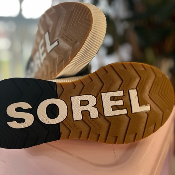 Sorel Women's Out 'N About III Low Waterproof Sneaker - Picture 10 of 12
